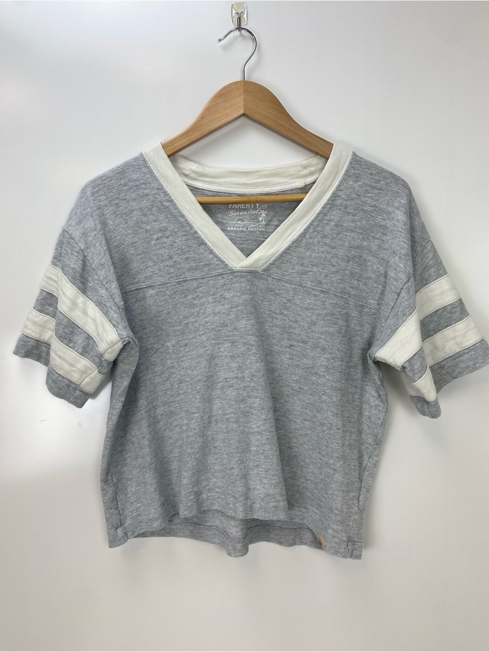 Faherty Light Gray Cropped V-Neck Top with Cream Trim